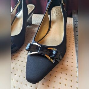 8.5 Circa Joan & David black wedge slingbacks with bows